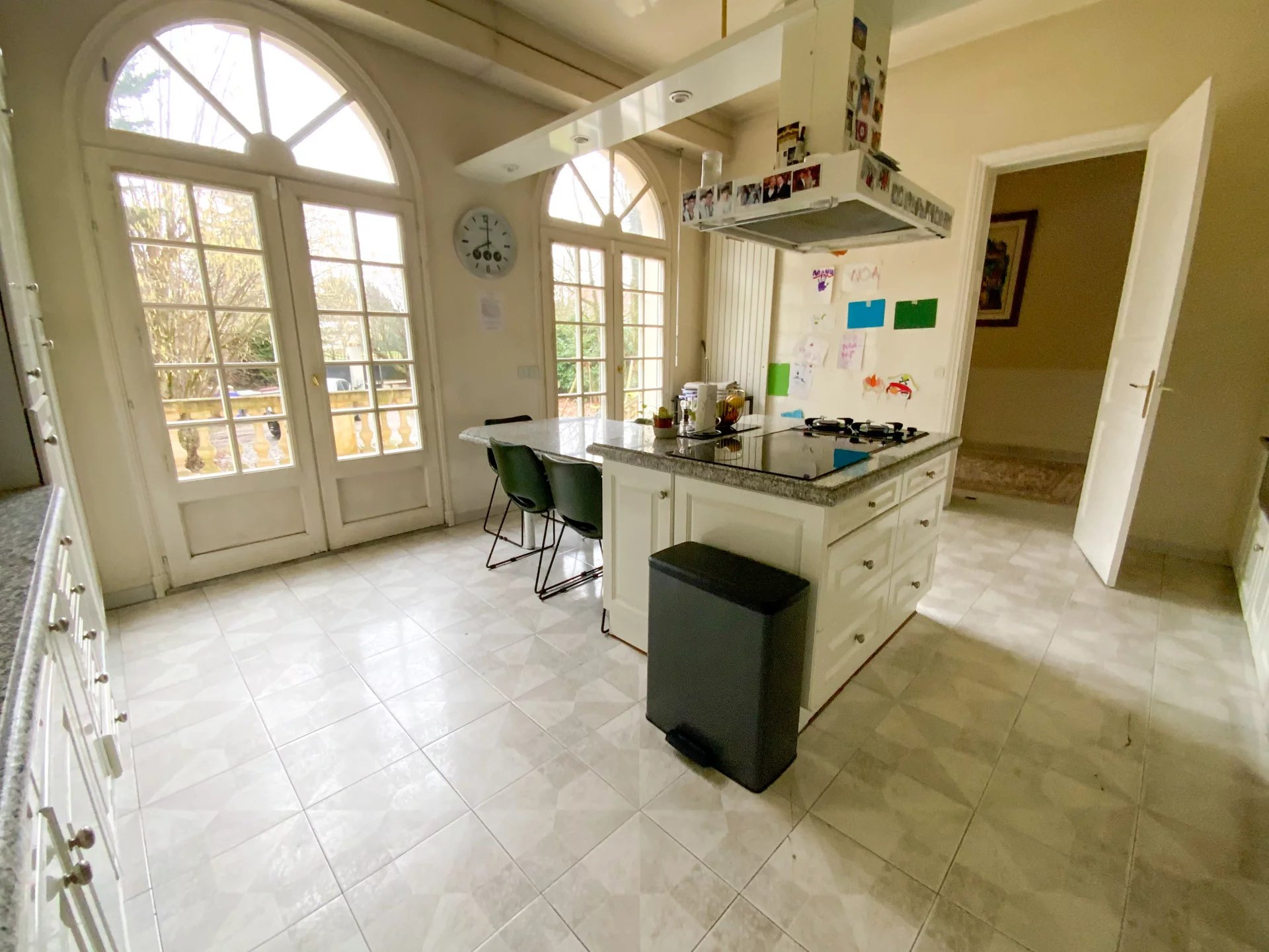 Maison, 10 pièces, 330m2