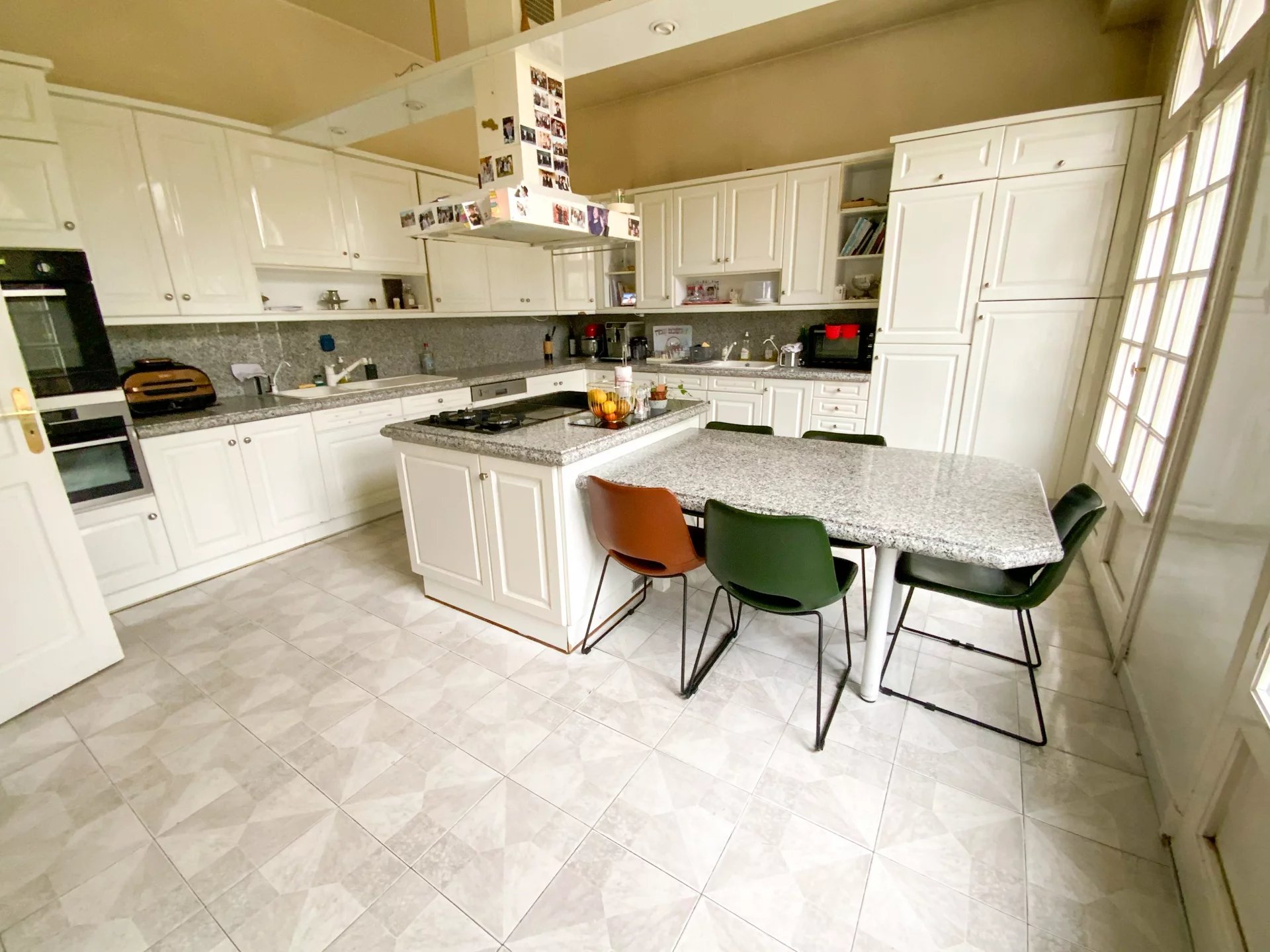 Maison, 10 pièces, 330m2