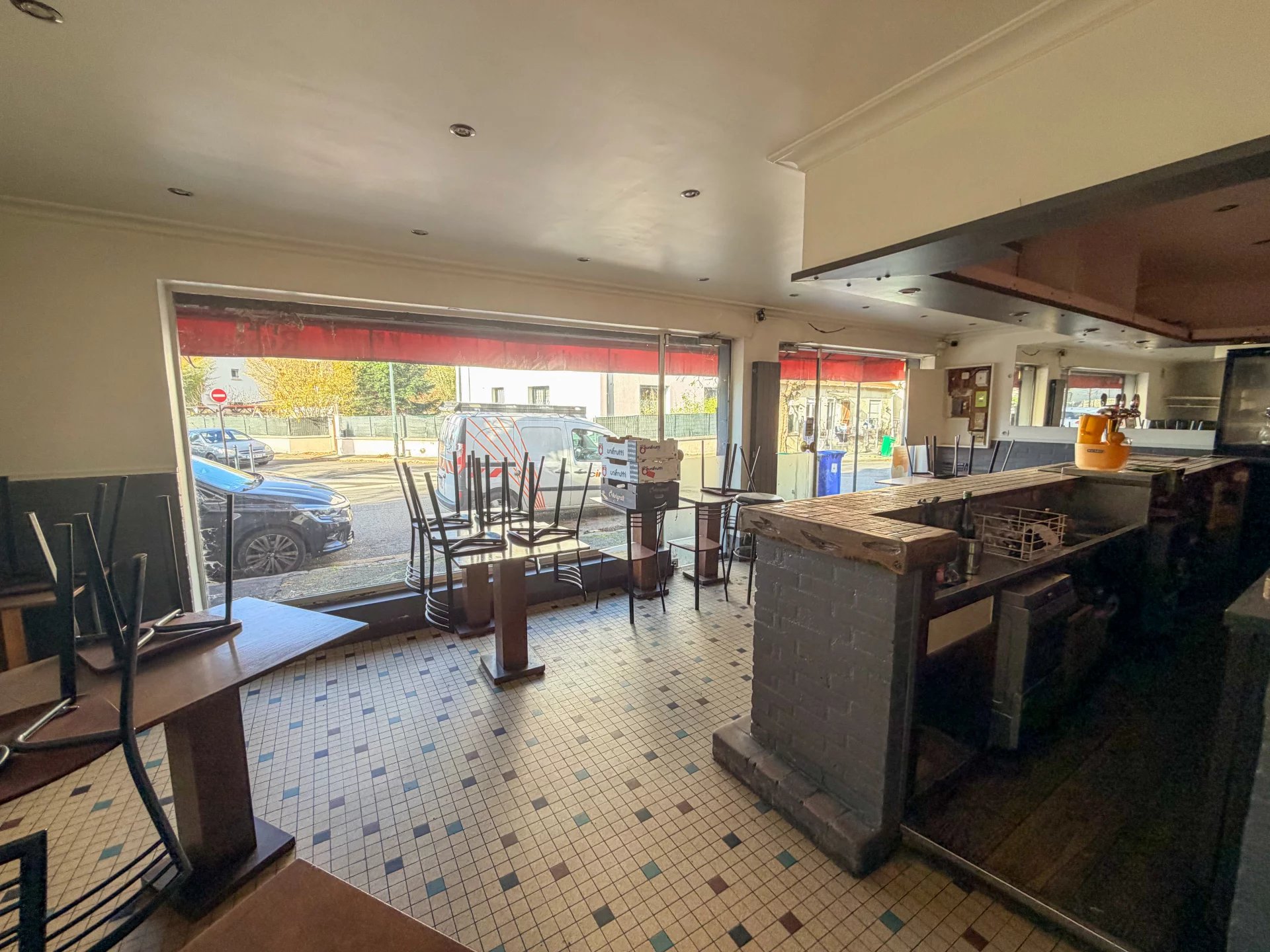 Commerce, 4 pièces, 82m2